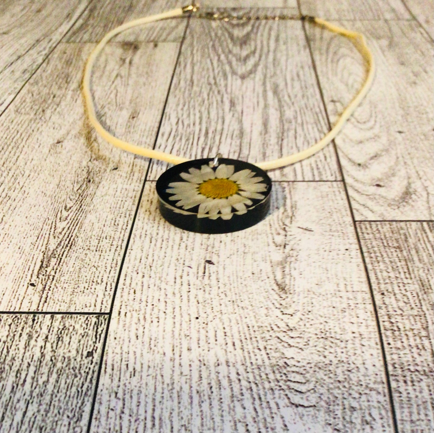 White Flower Round Necklace