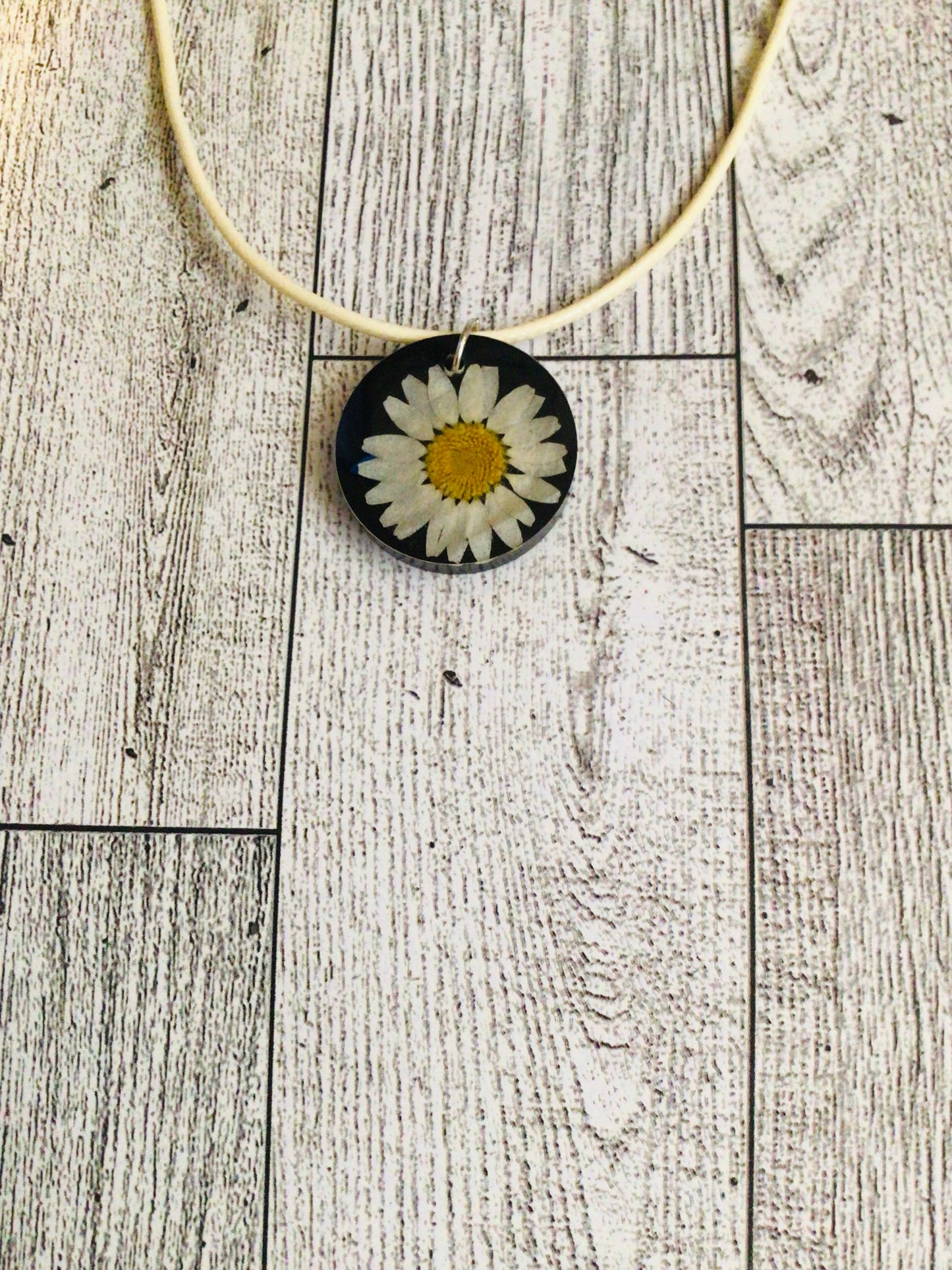 White Flower Round Necklace
